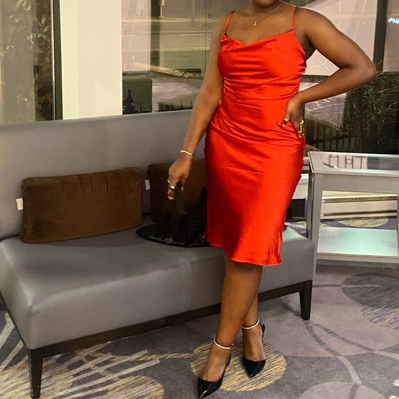 Red satin dress - Picture 1 of 2